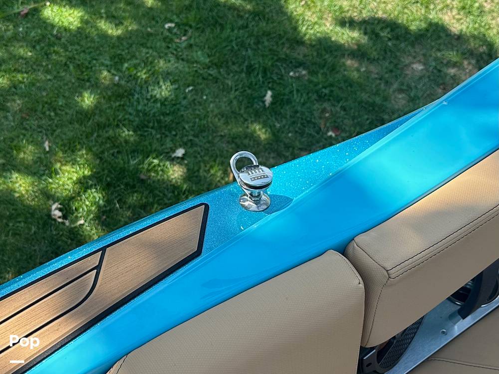 Slide: The Image of Mastercraft X22 2021 - 13030993