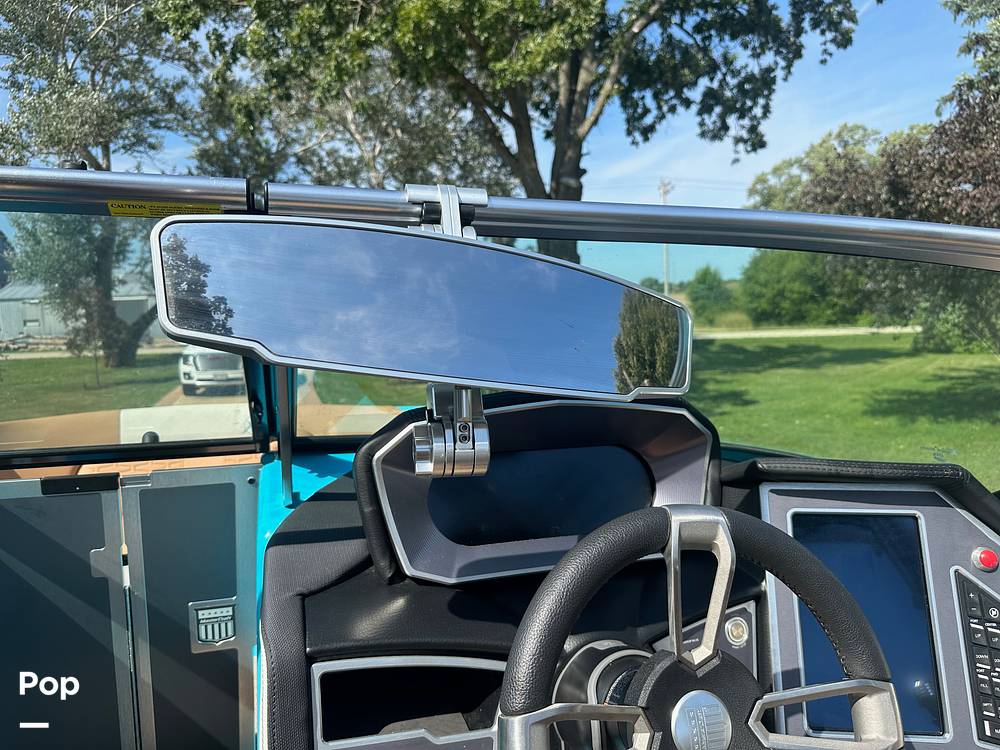 Slide: The Image of Mastercraft X22 2021 - 13031013