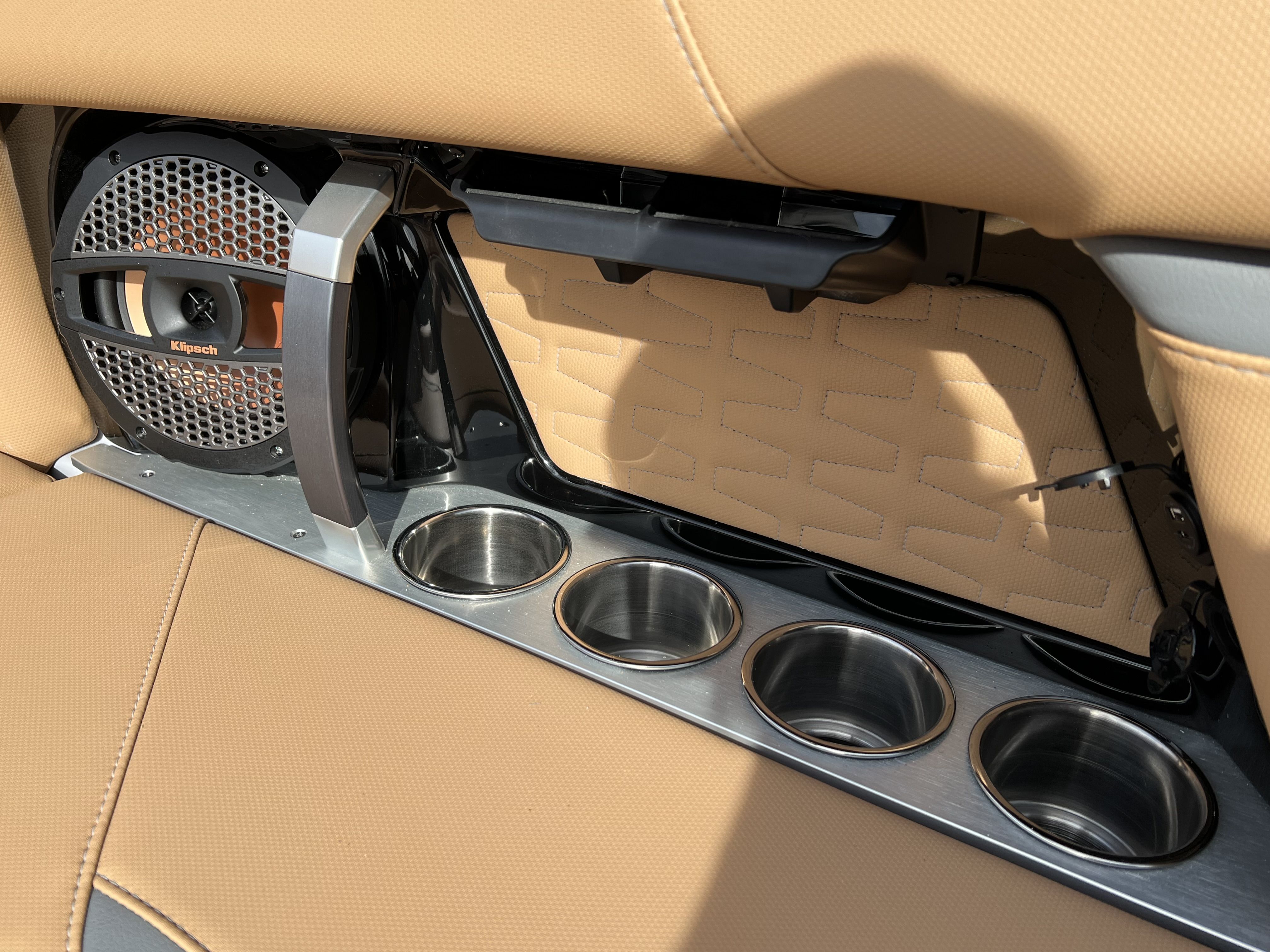 Slide: The Image of Mastercraft X22 2024 - 25