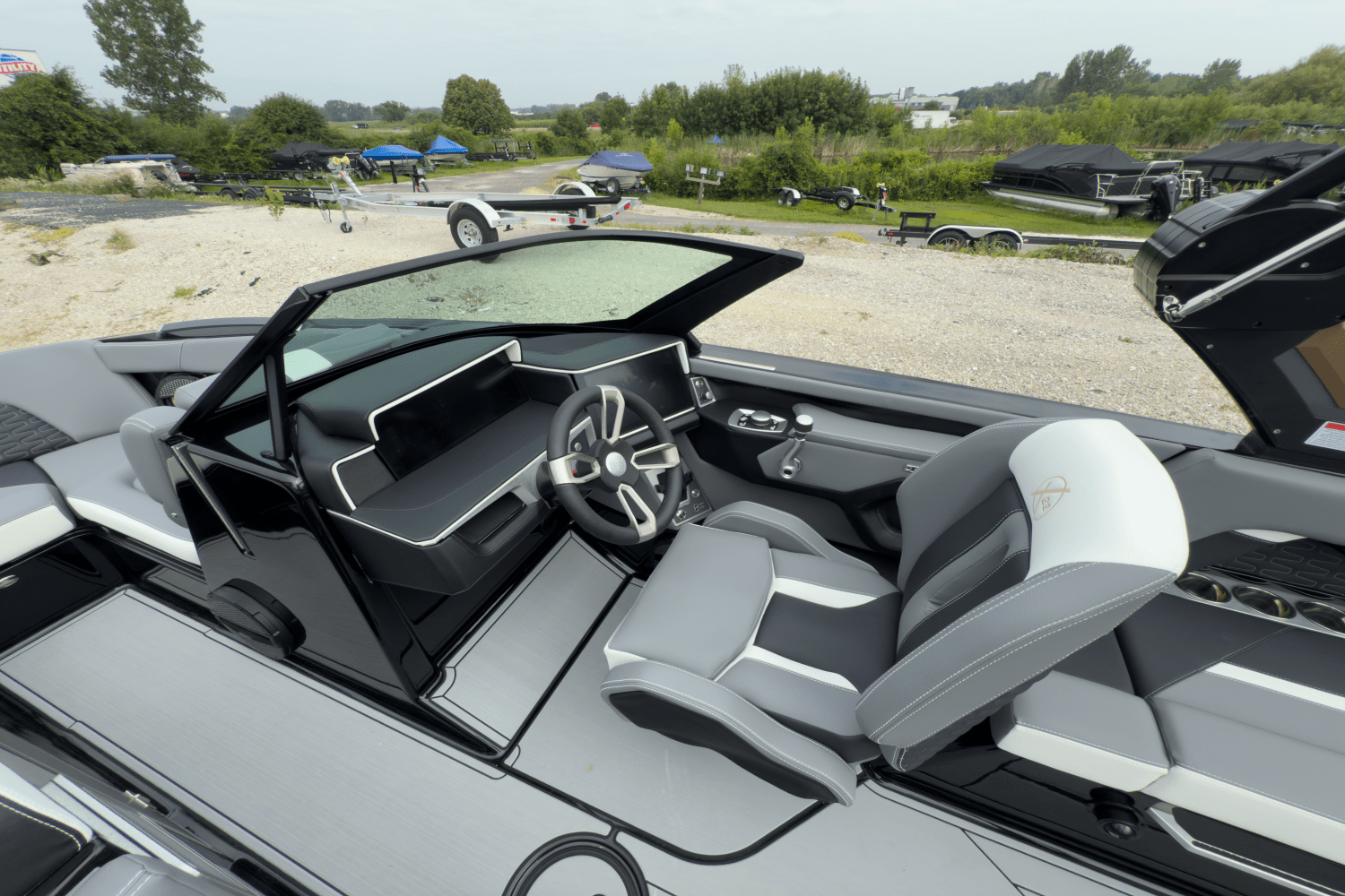 Slide: The Image of Mastercraft X22 2025 - 26