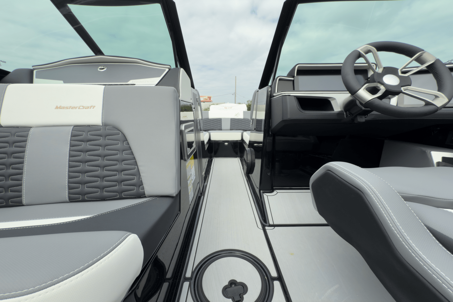 Slide: The Image of Mastercraft X22 2025 - 35