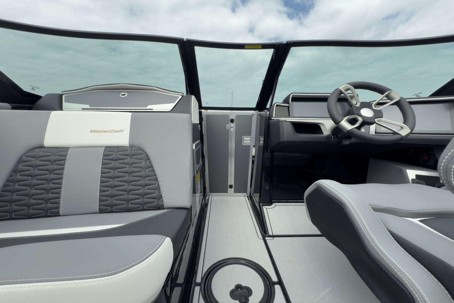 Slide: The Image of Mastercraft X22 2025 - 36