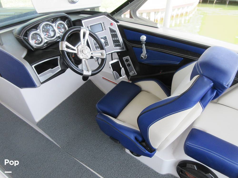 Slide: The Image of Captain's Chair / Controls - 15302421