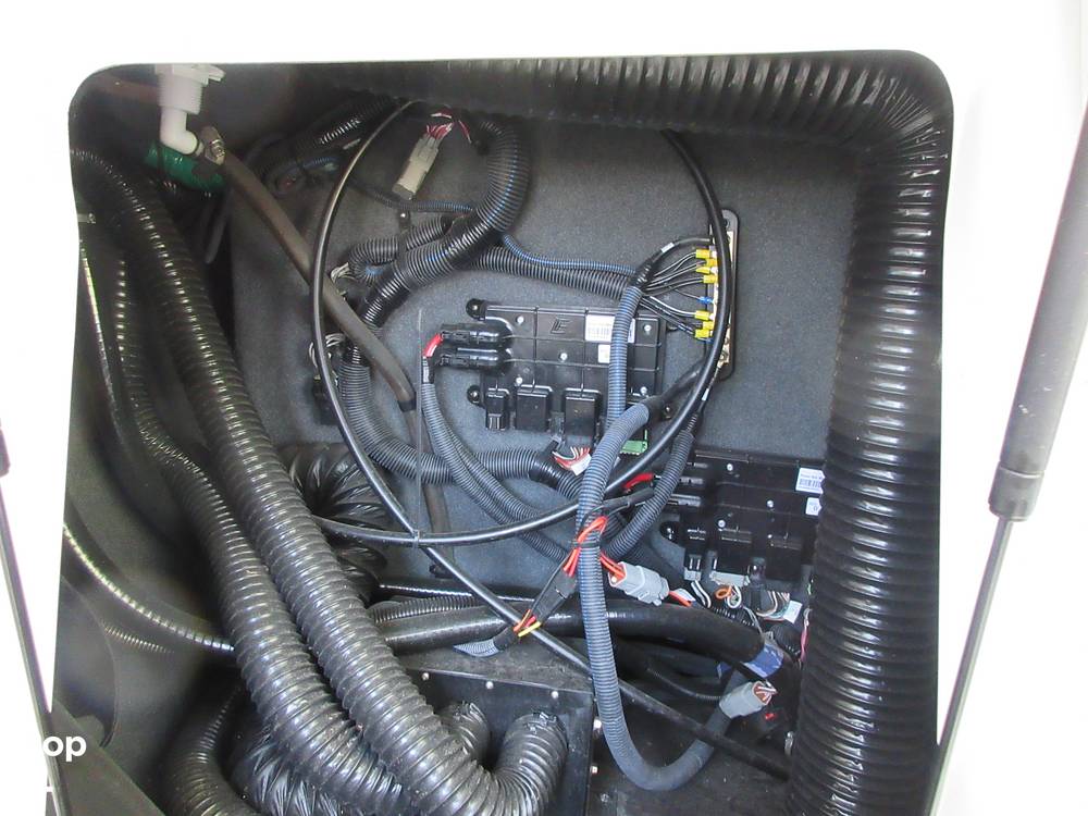 Slide: The Image of Mastercraft X23 2018 - 15302455