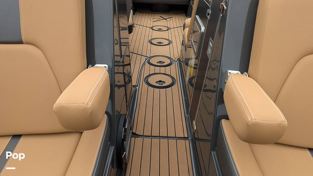 Slide: The Image of Mastercraft X24 2020 - 14943900