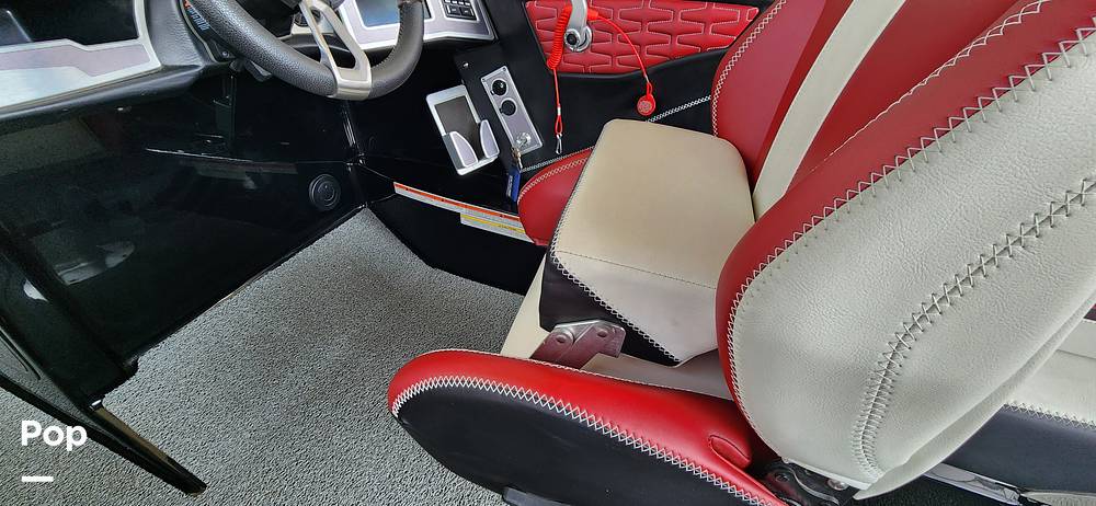 Slide: The Image of Mastercraft X24 2020 - 15300940