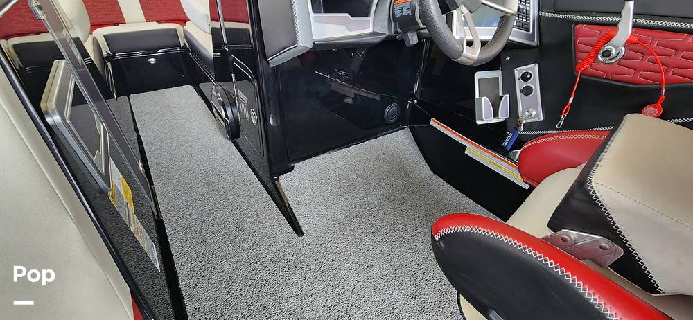 Slide: The Image of Mastercraft X24 2020 - 15300941