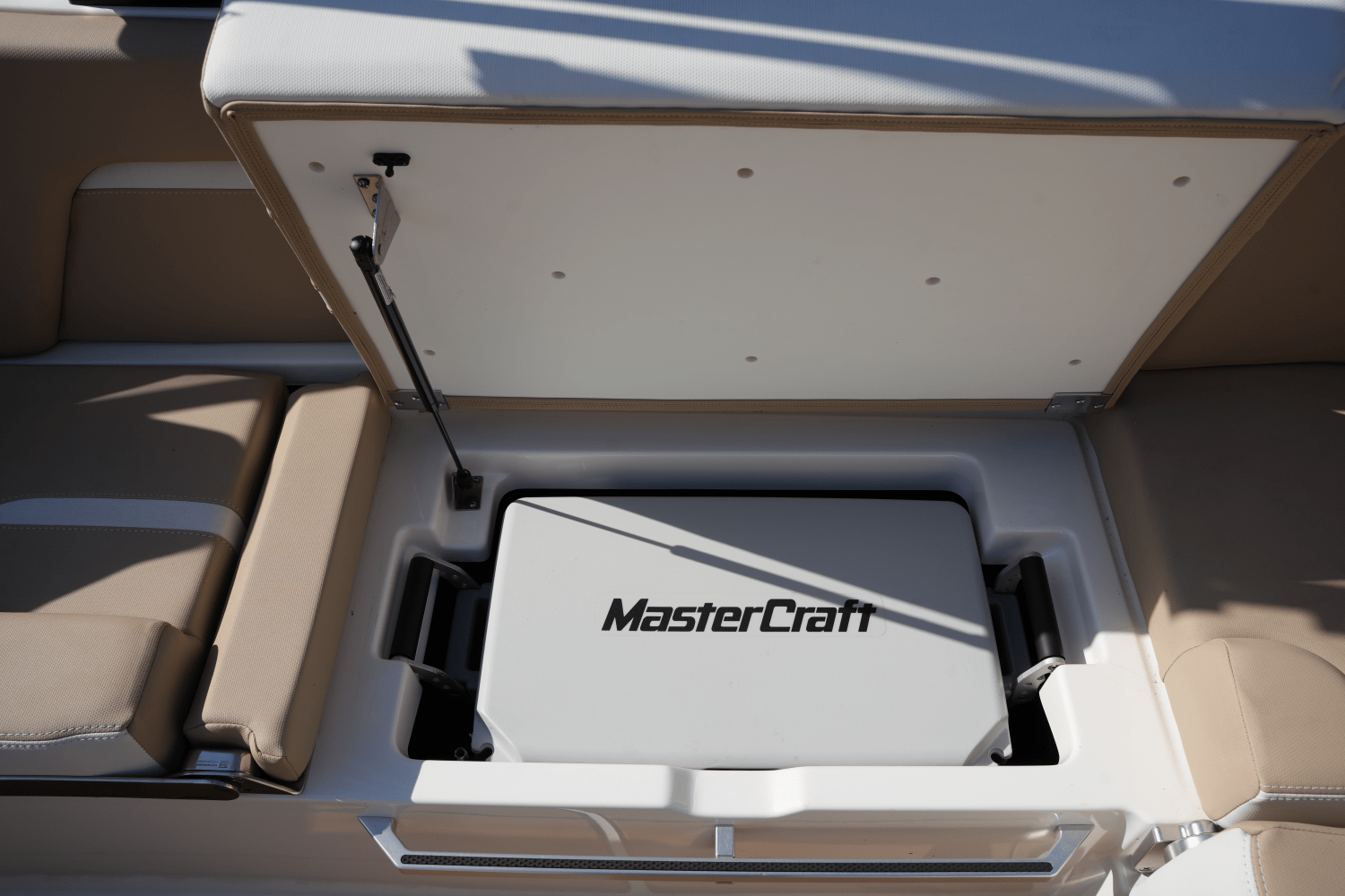 Slide: The Image of Mastercraft X24 2022 - 19