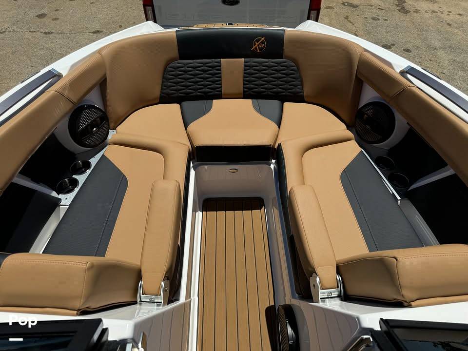 Slide: The Image of Mastercraft x24 2023 - 15333324