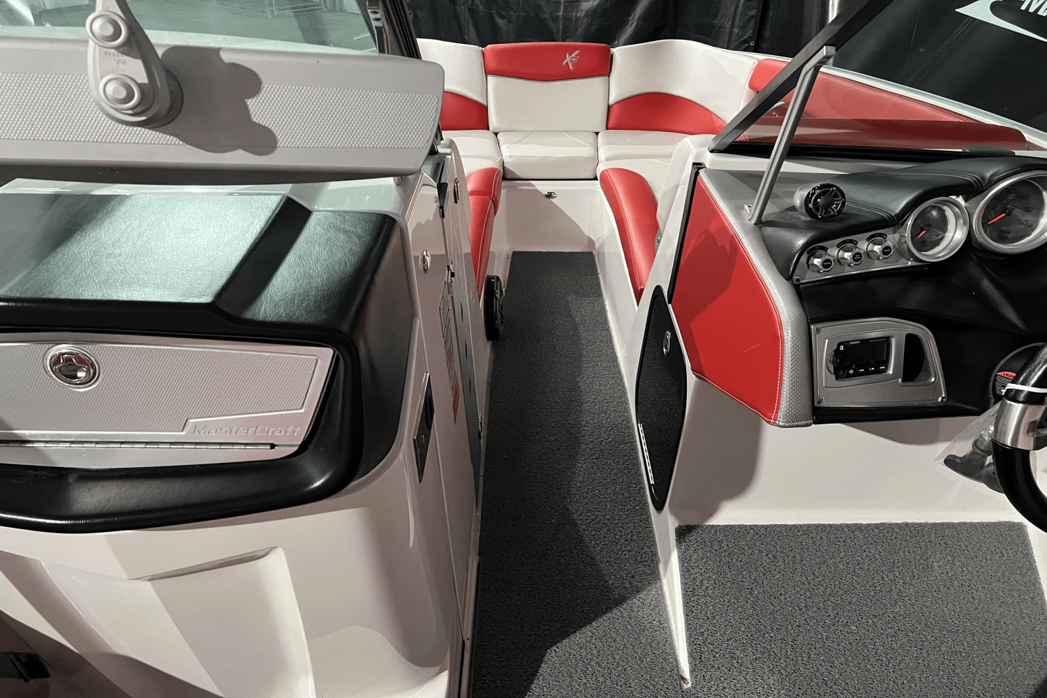 Slide: The Image of Mastercraft X26 2016 - 12