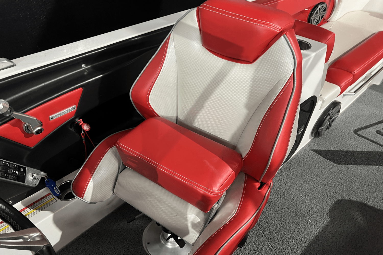 Slide: The Image of Mastercraft X26 2016 - 16
