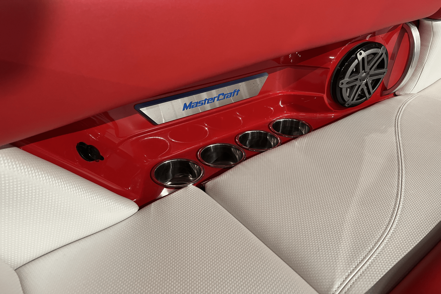 Slide: The Image of Mastercraft X26 2016 - 9