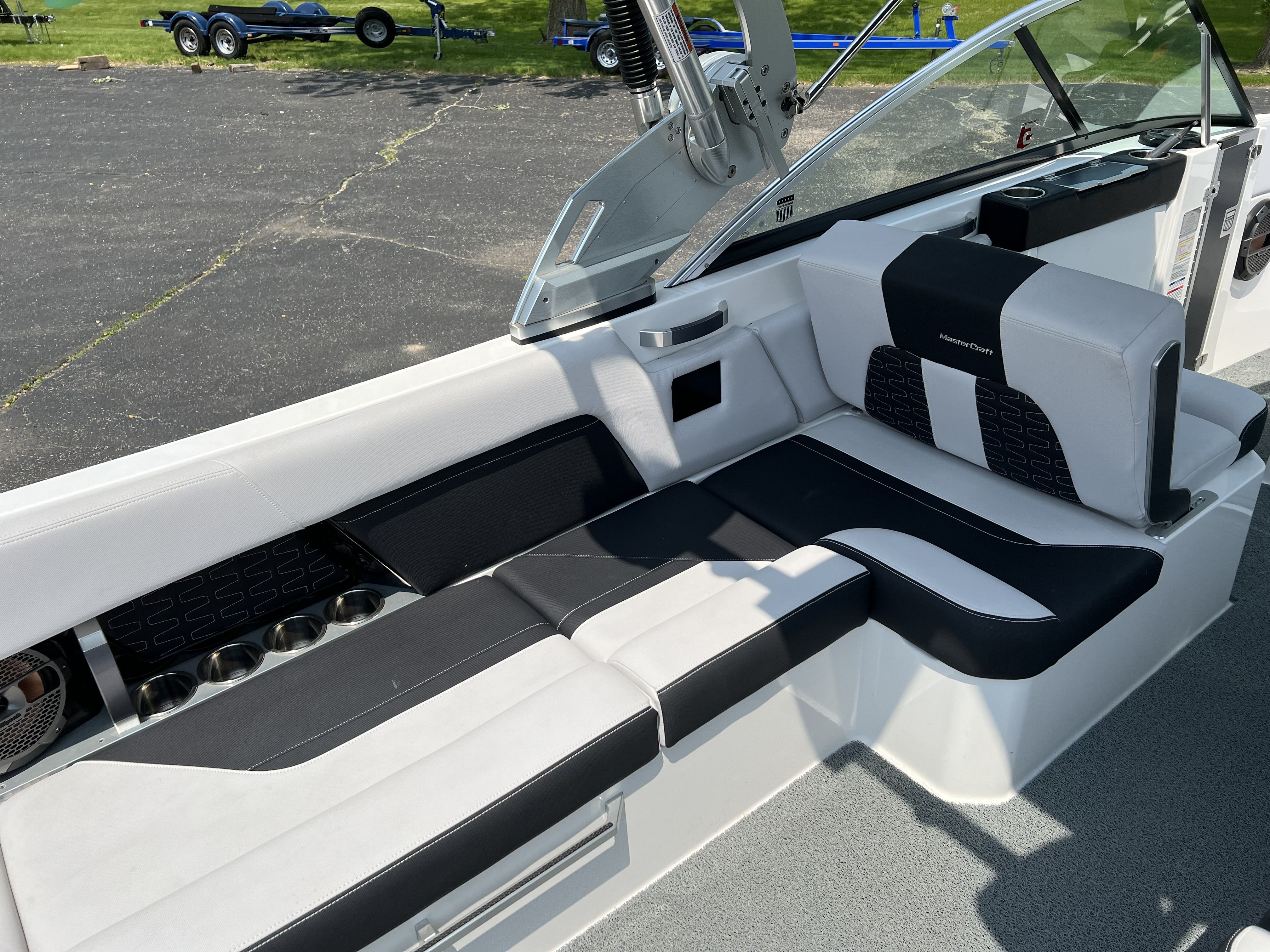 Slide: The Image of MasterCraft X26 2020 - 10