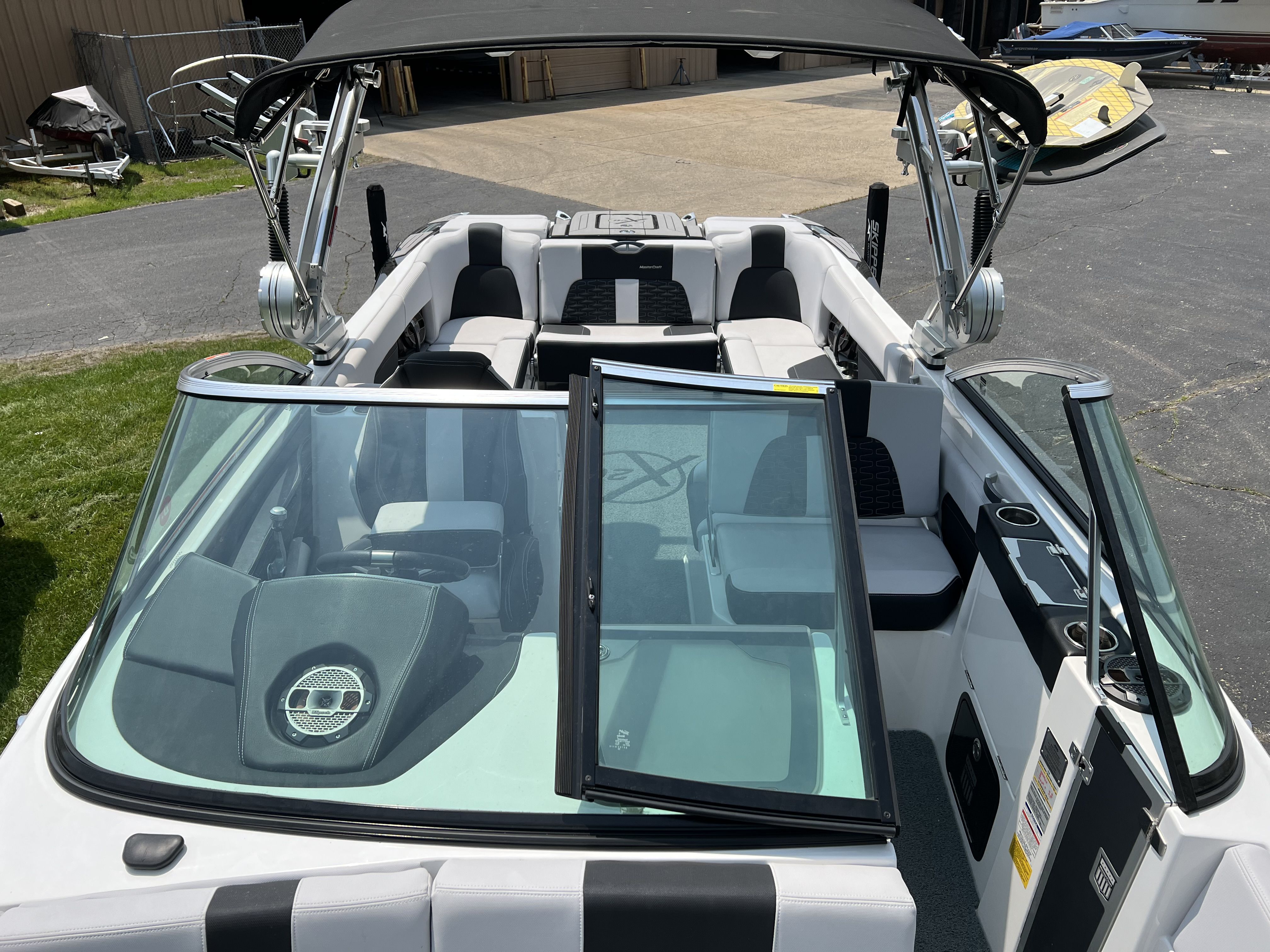 Slide: The Image of MasterCraft X26 2020 - 13