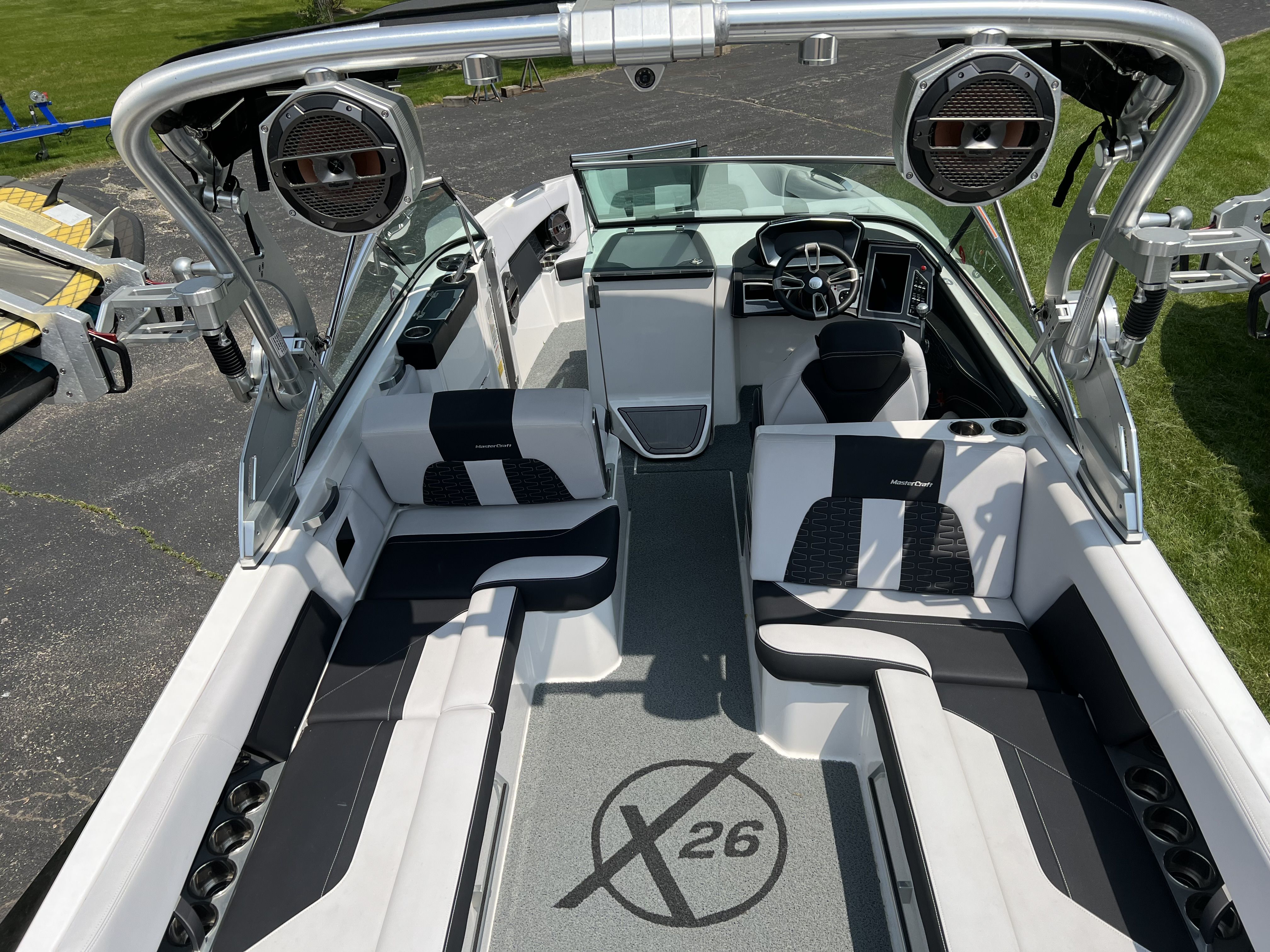 Slide: The Image of MasterCraft X26 2020 - 16