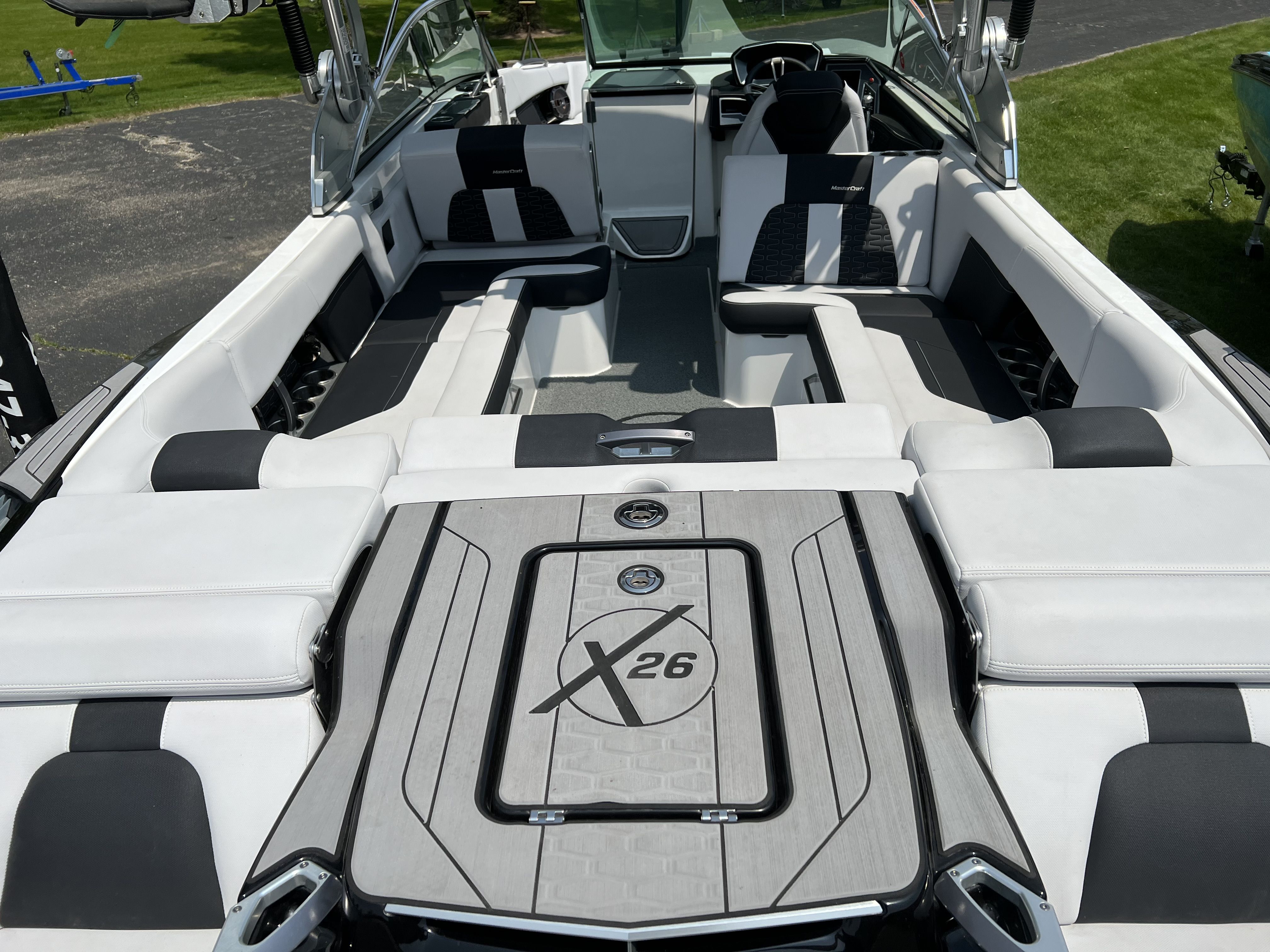 Slide: The Image of MasterCraft X26 2020 - 17