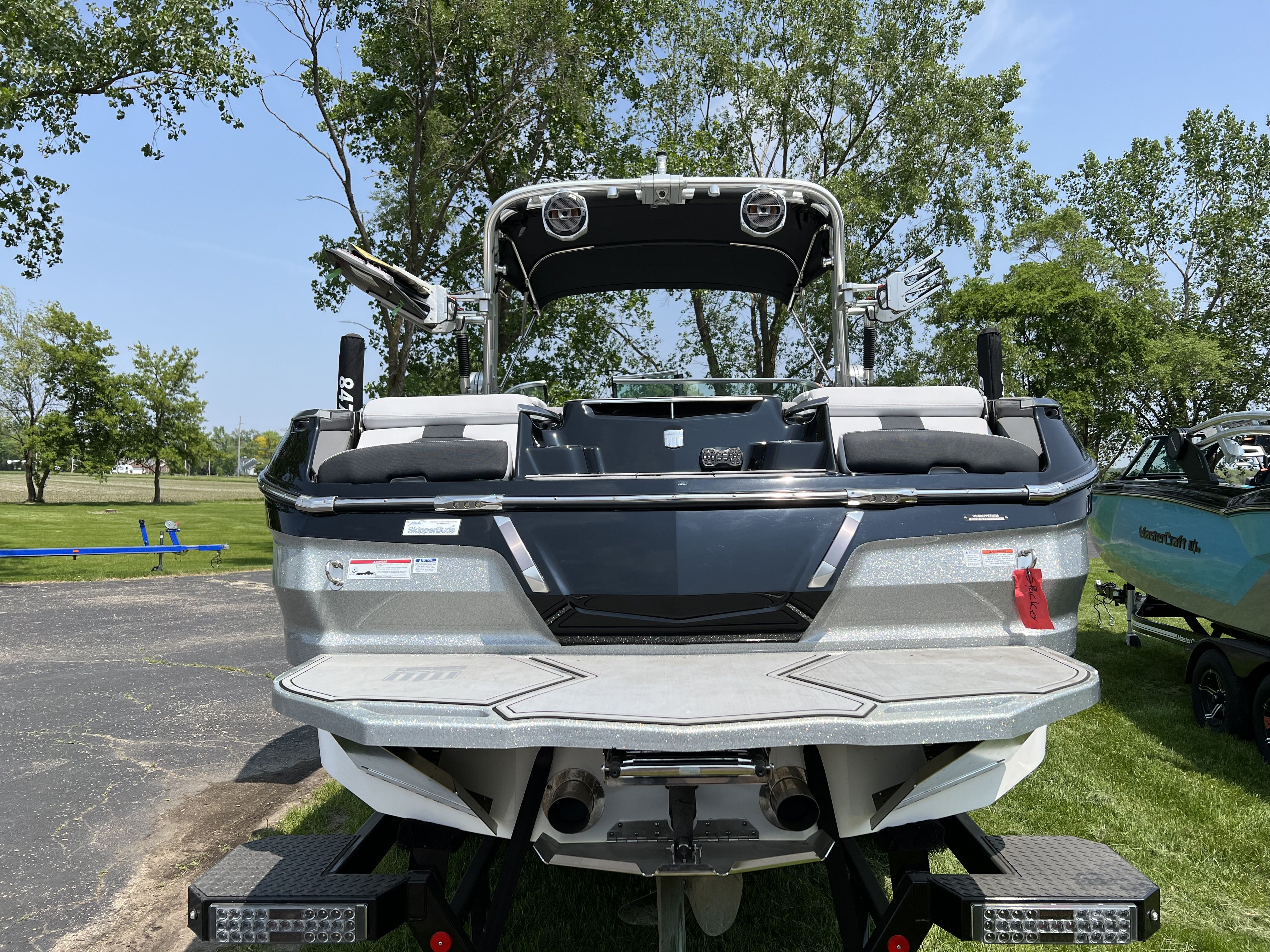 Slide: The Image of MasterCraft X26 2020 - 18