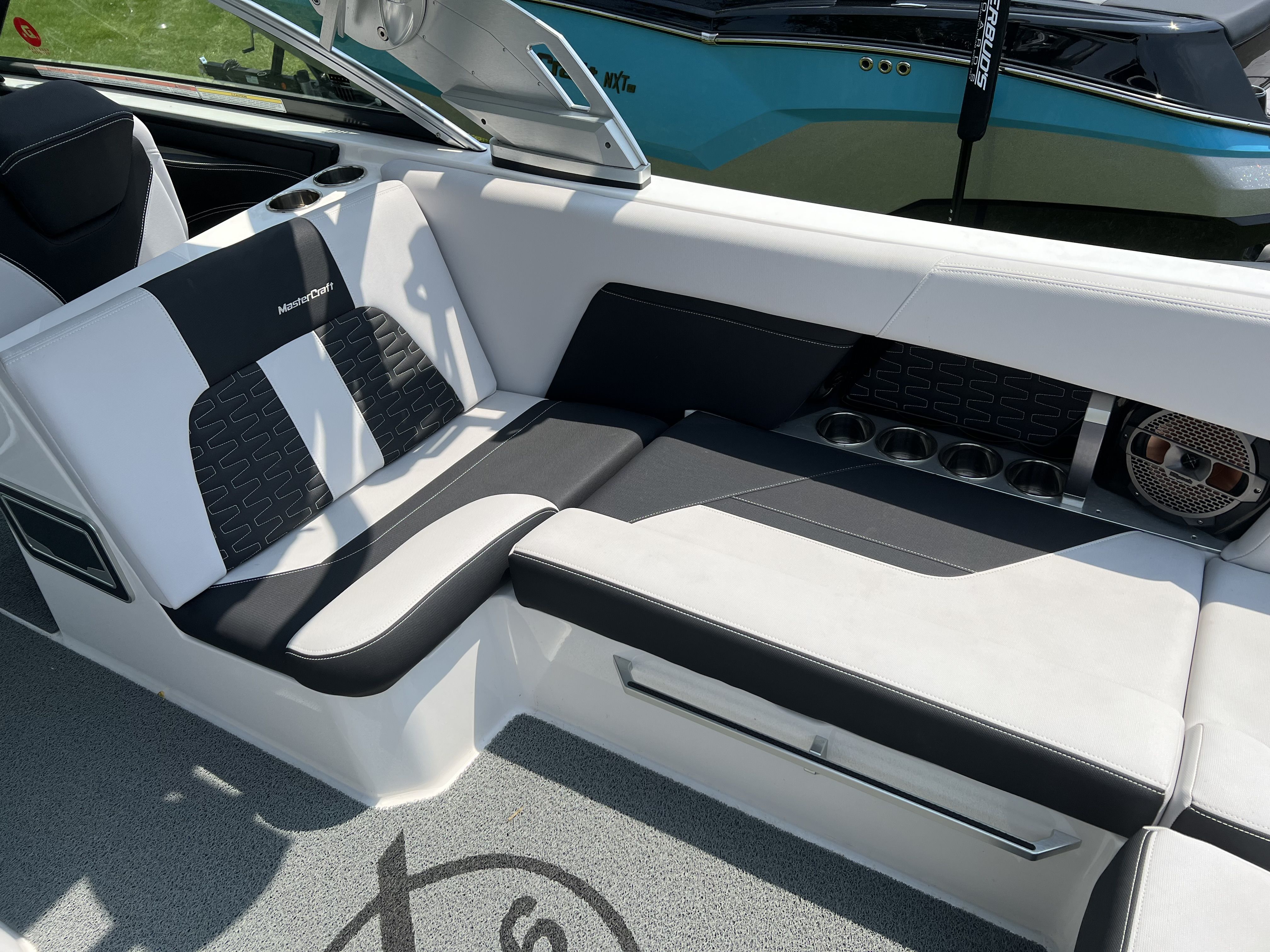 Slide: The Image of MasterCraft X26 2020 - 9