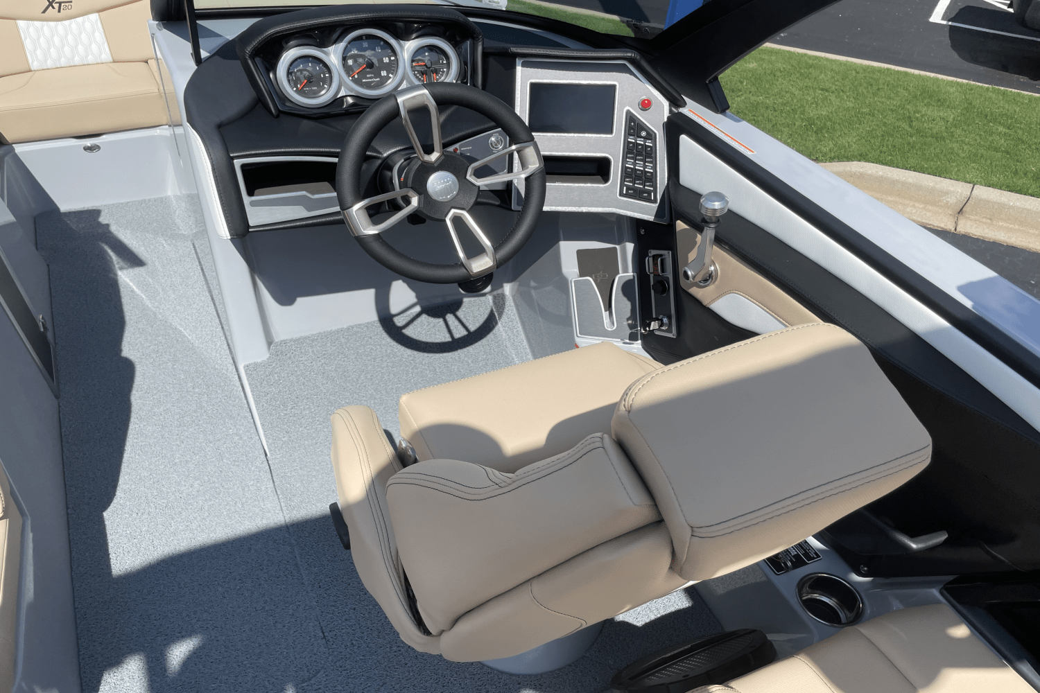 Slide: The Image of Mastercraft XT20 2024 - 9