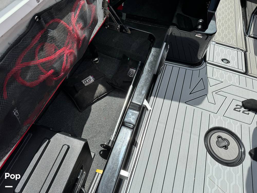 Slide: The Image of Mastercraft XT22 2022 - 14132407