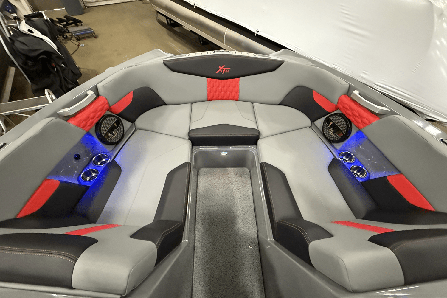 Slide: The Image of Mastercraft XT22 2023 - 16