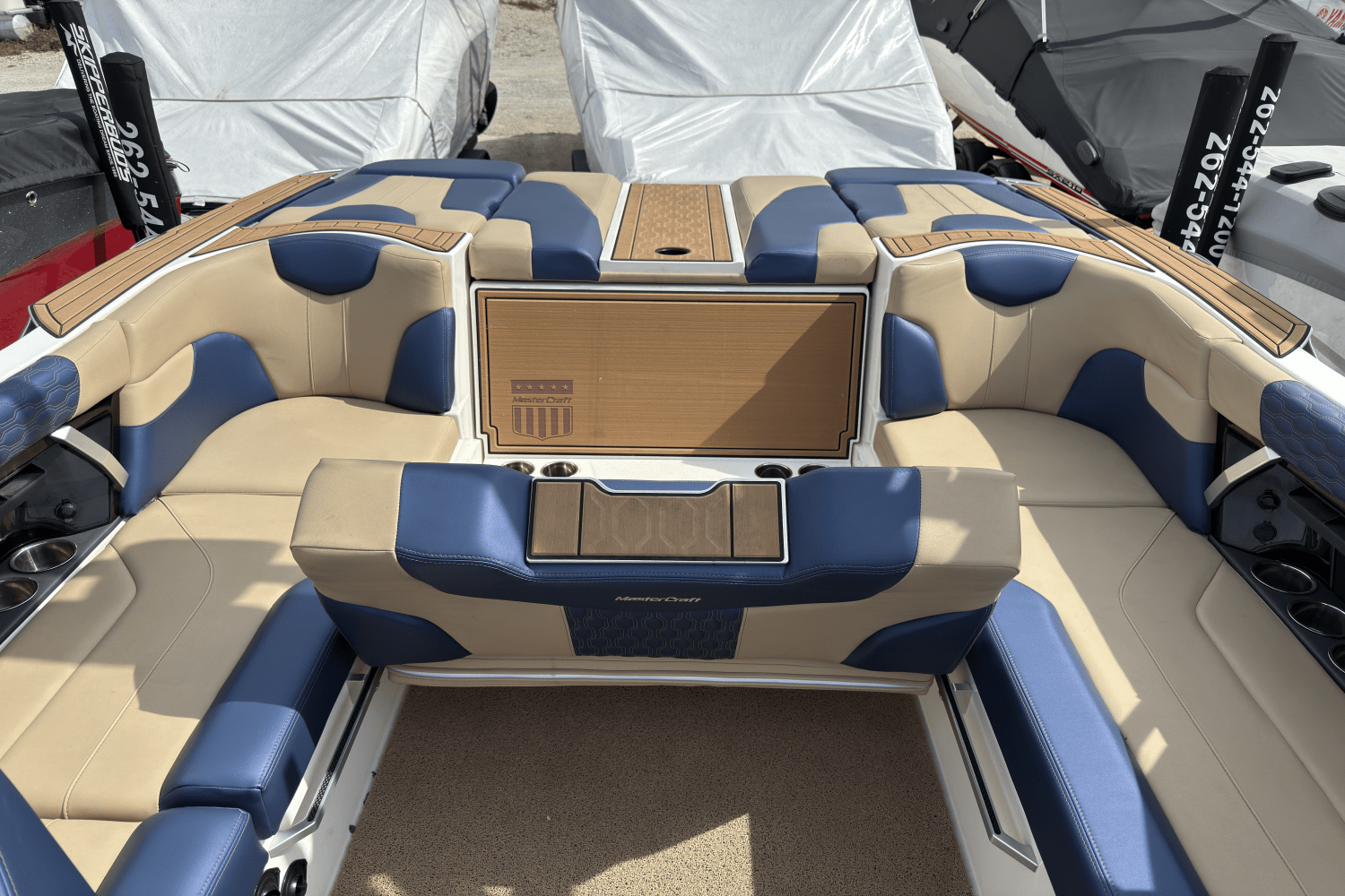 Slide: The Image of Mastercraft XT23 2022 - 15