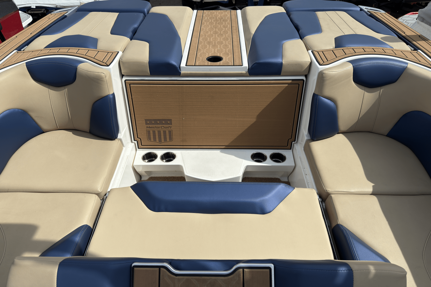 Slide: The Image of Mastercraft XT23 2022 - 16