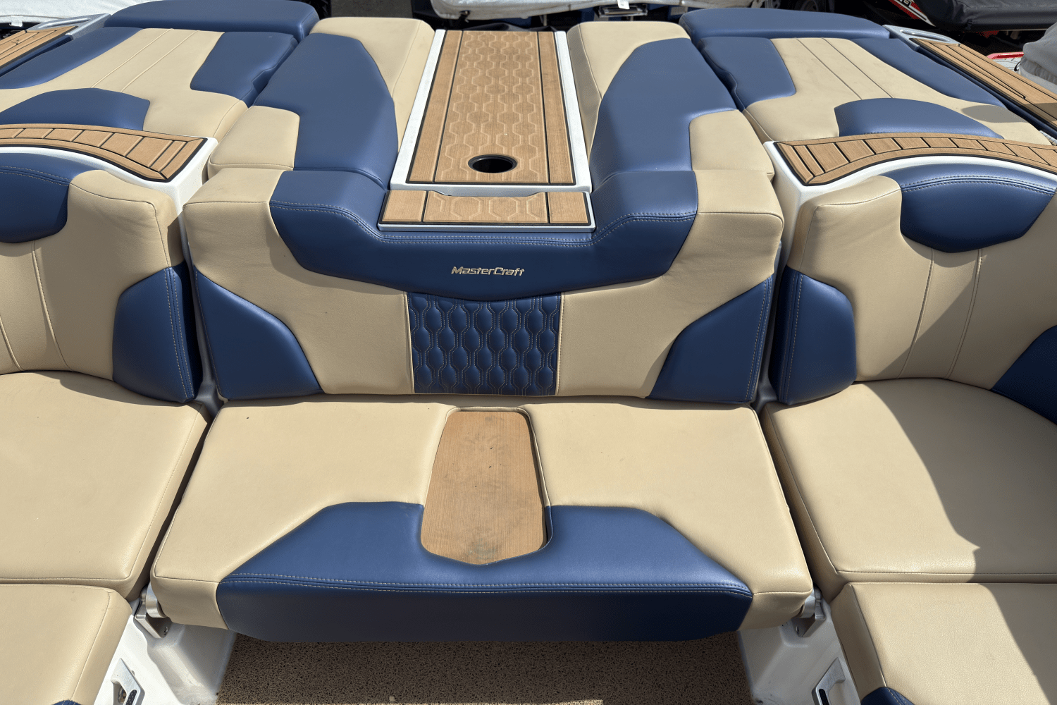 Slide: The Image of Mastercraft XT23 2022 - 19