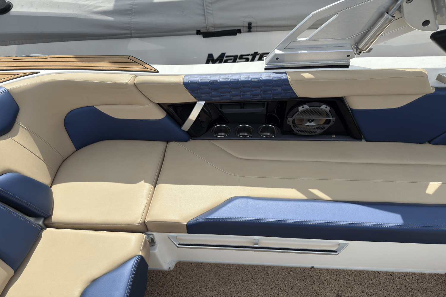 Slide: The Image of Mastercraft XT23 2022 - 20