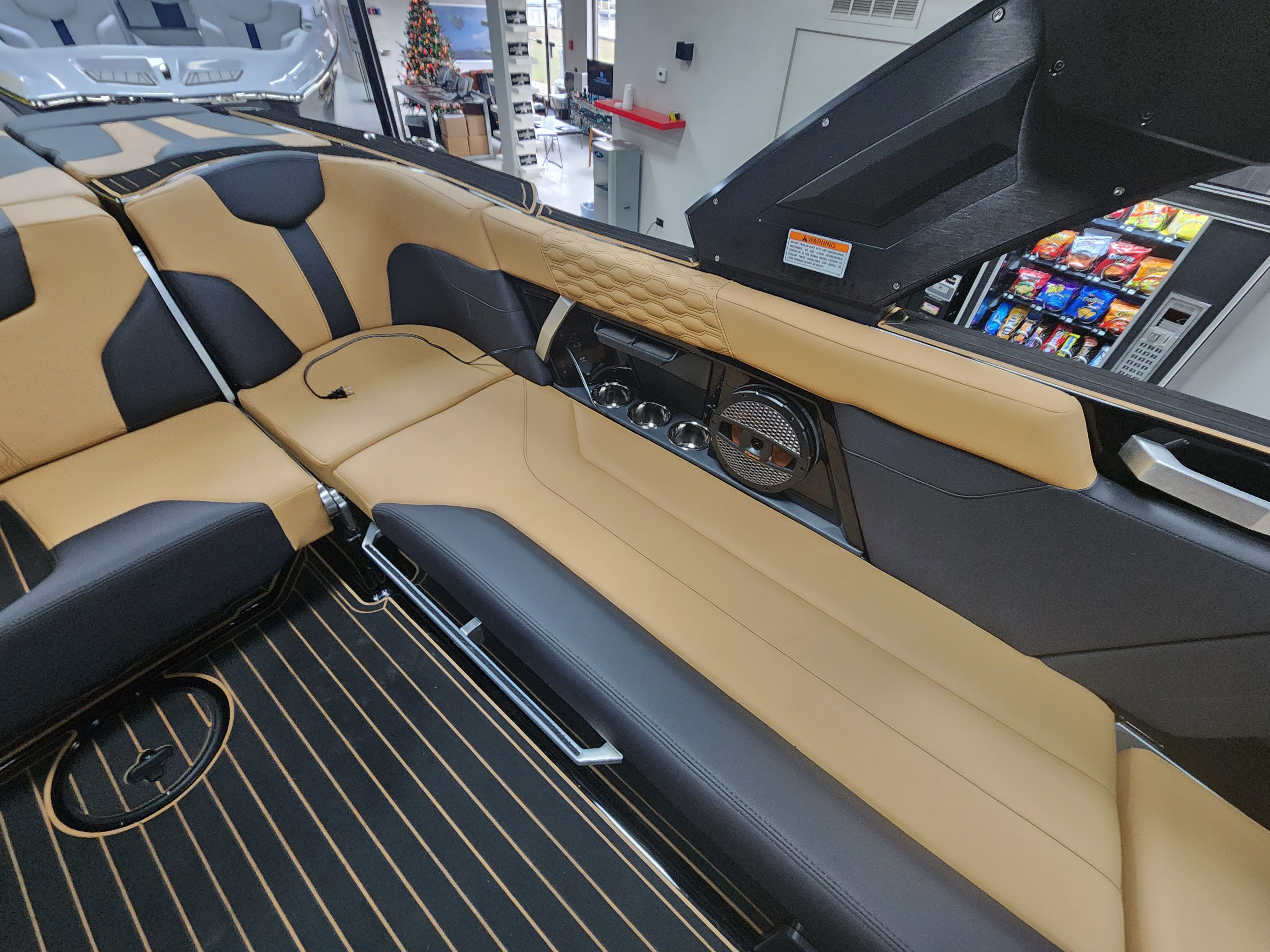 Slide: The Image of Mastercraft XT23 2024 - 11