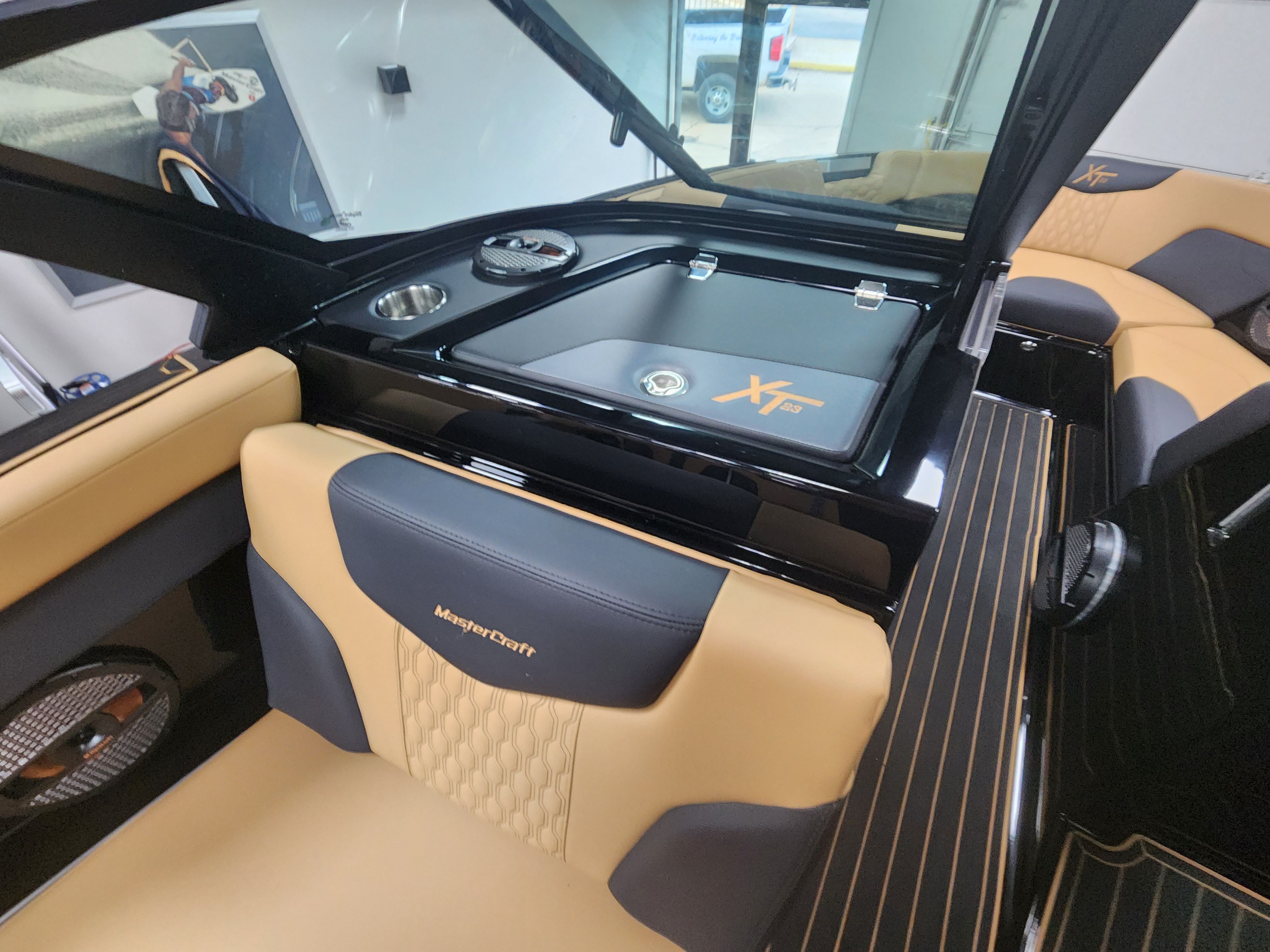 Slide: The Image of Mastercraft XT23 2024 - 14