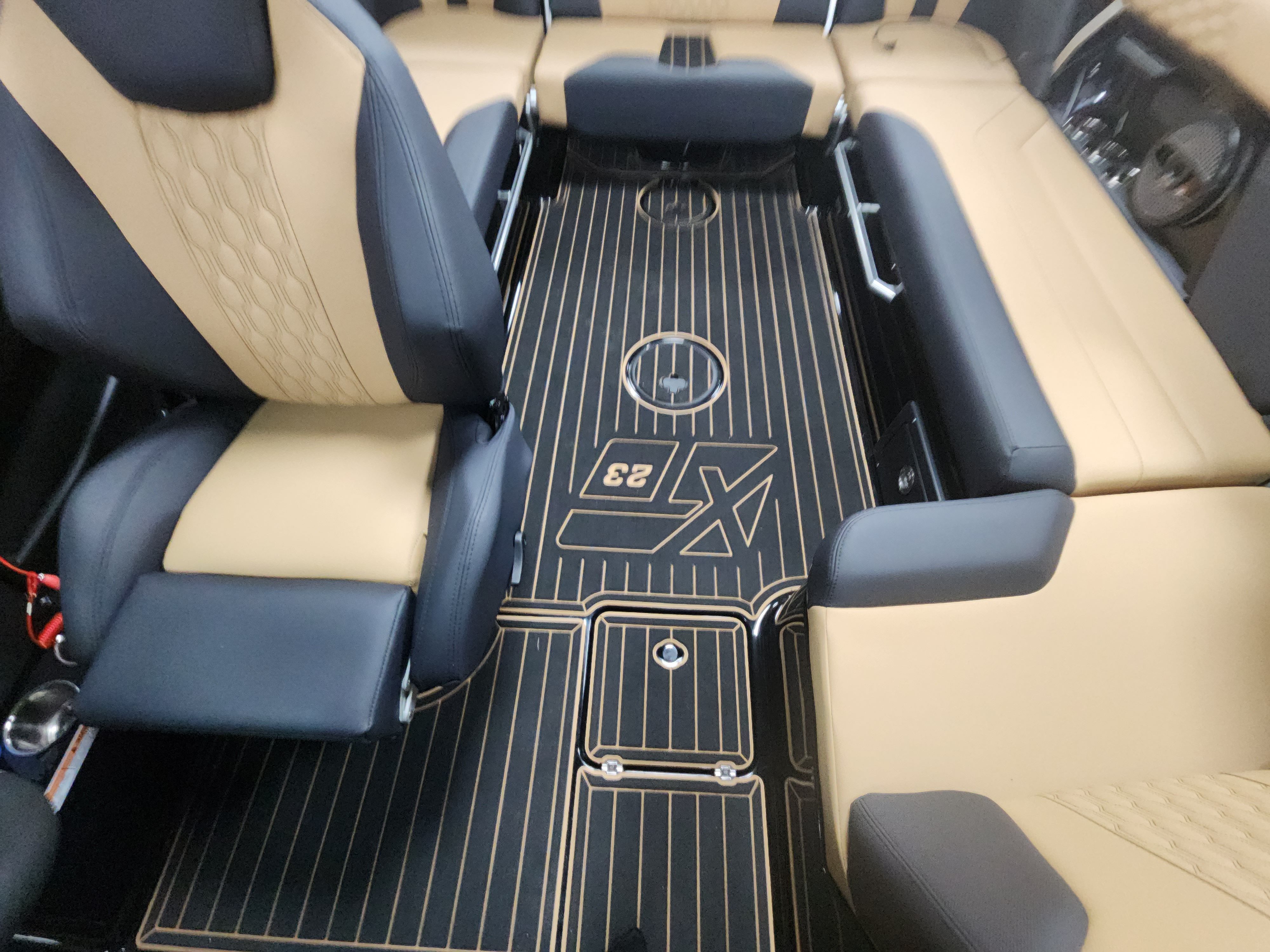 Slide: The Image of Mastercraft XT23 2024 - 15