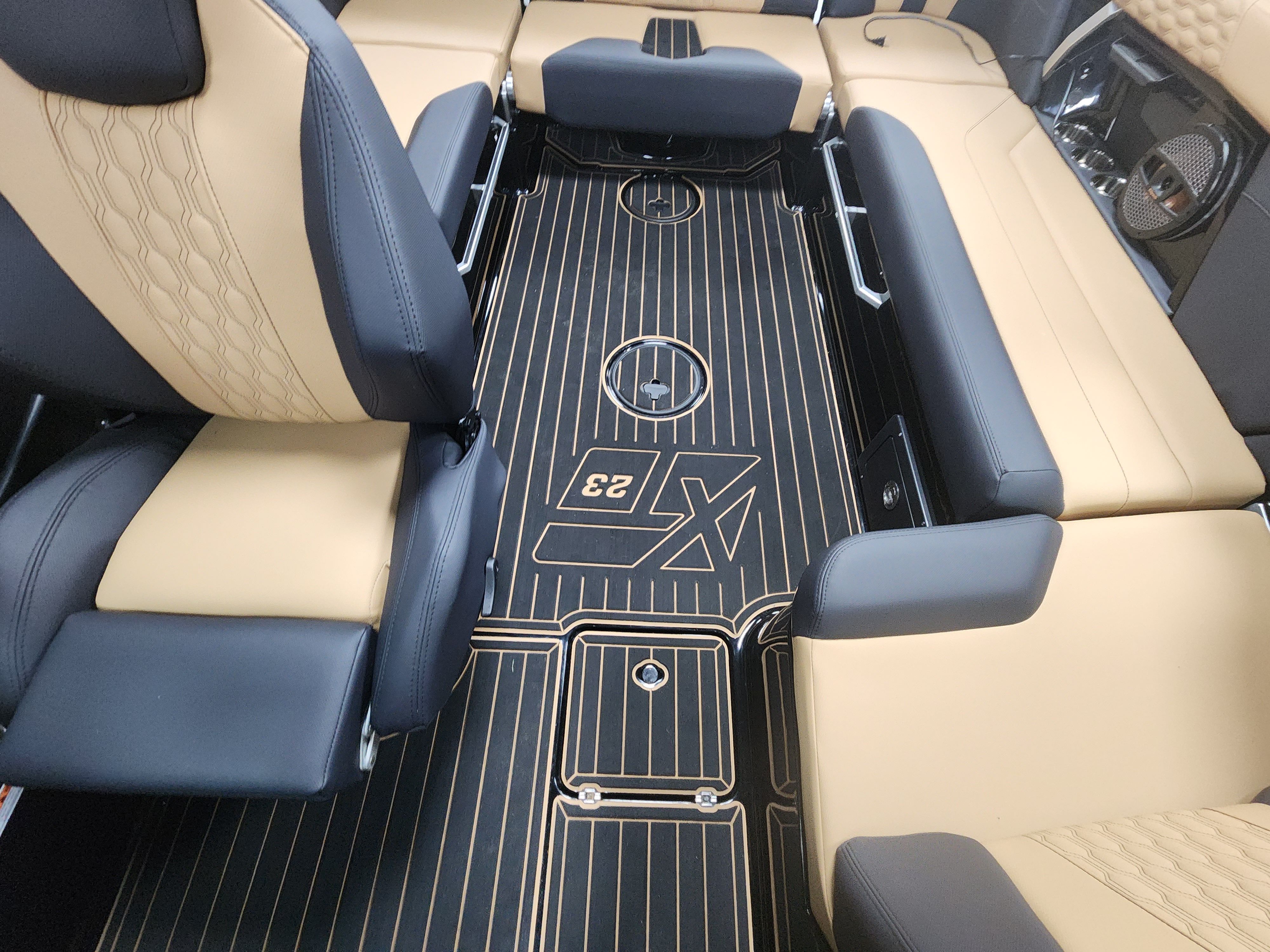 Slide: The Image of Mastercraft XT23 2024 - 16