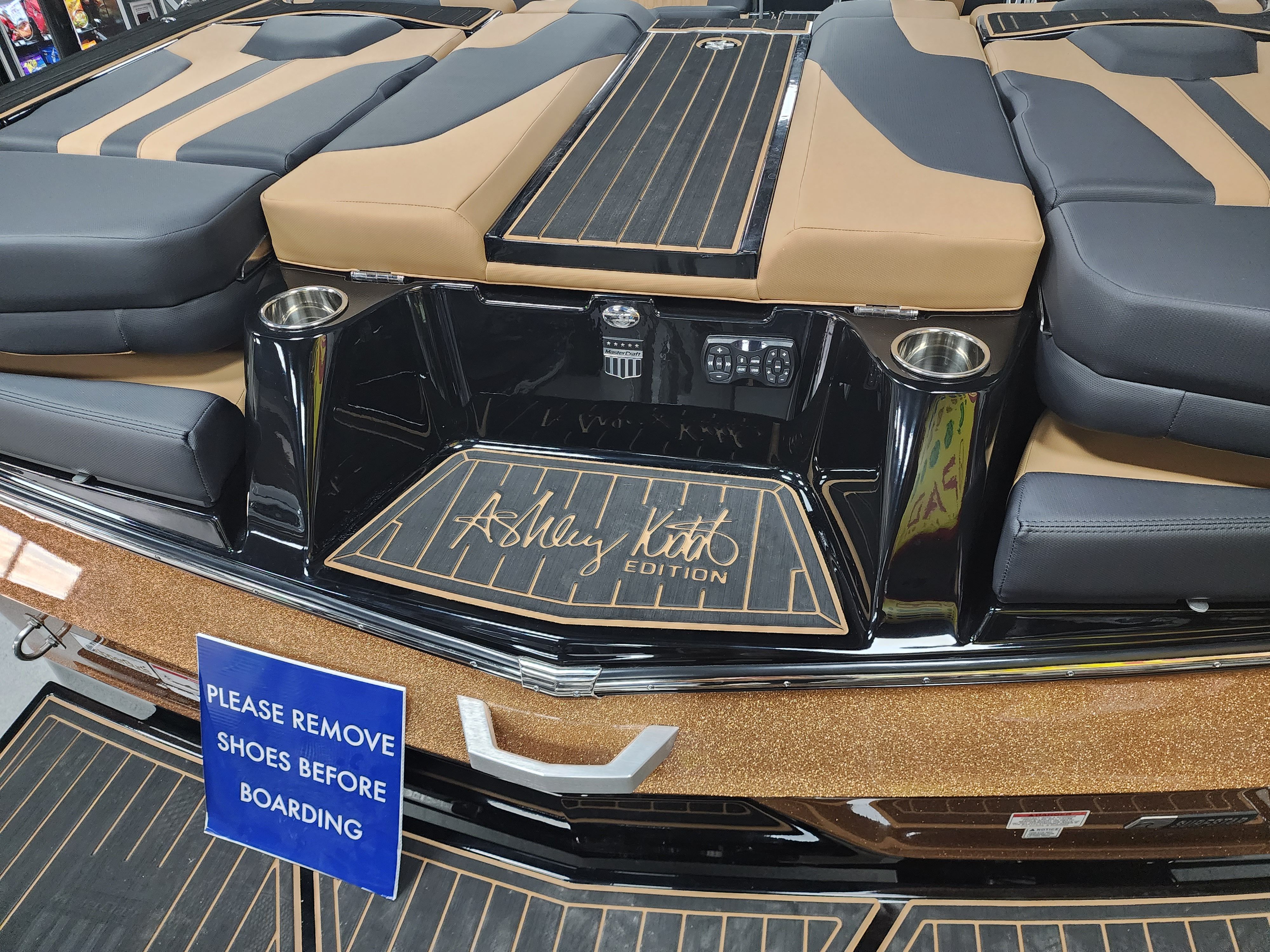 Slide: The Image of Mastercraft XT23 2024 - 3