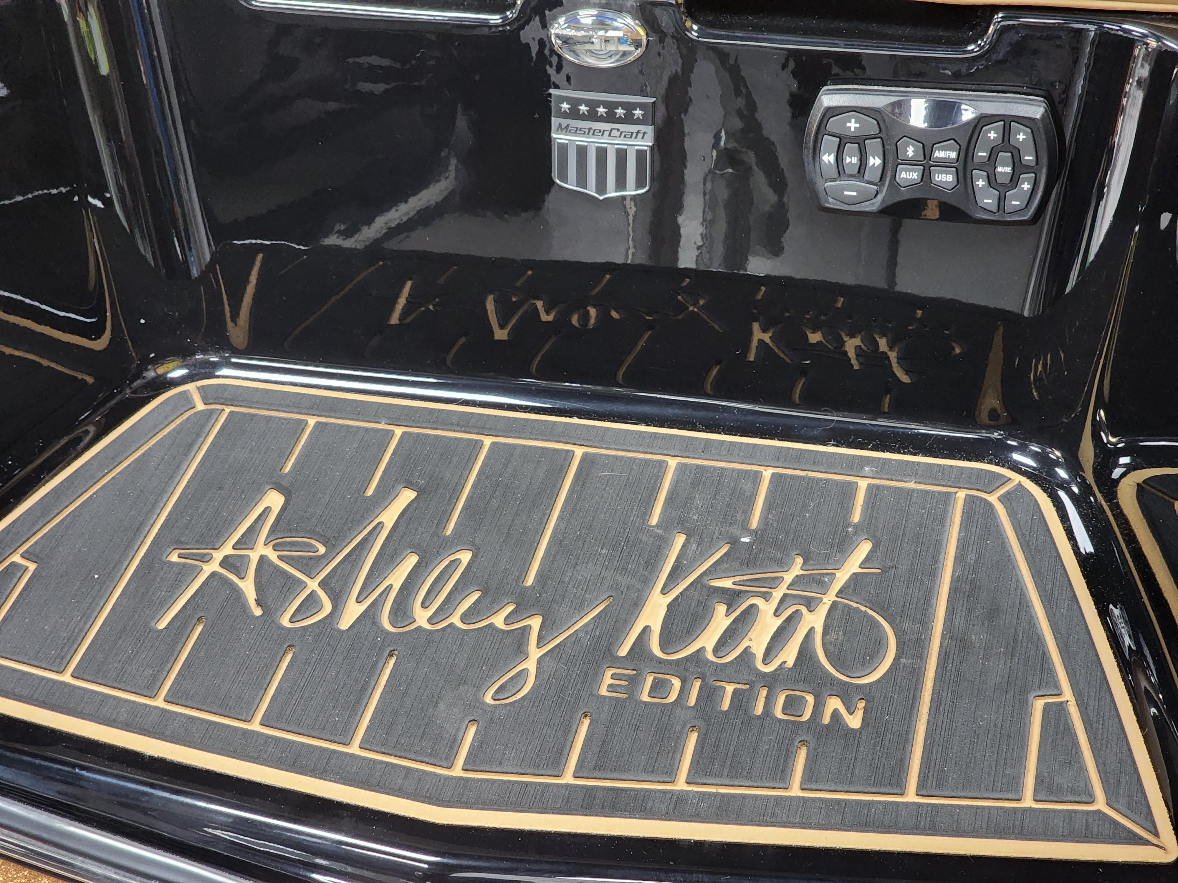 Slide: The Image of Mastercraft XT23 2024 - 4