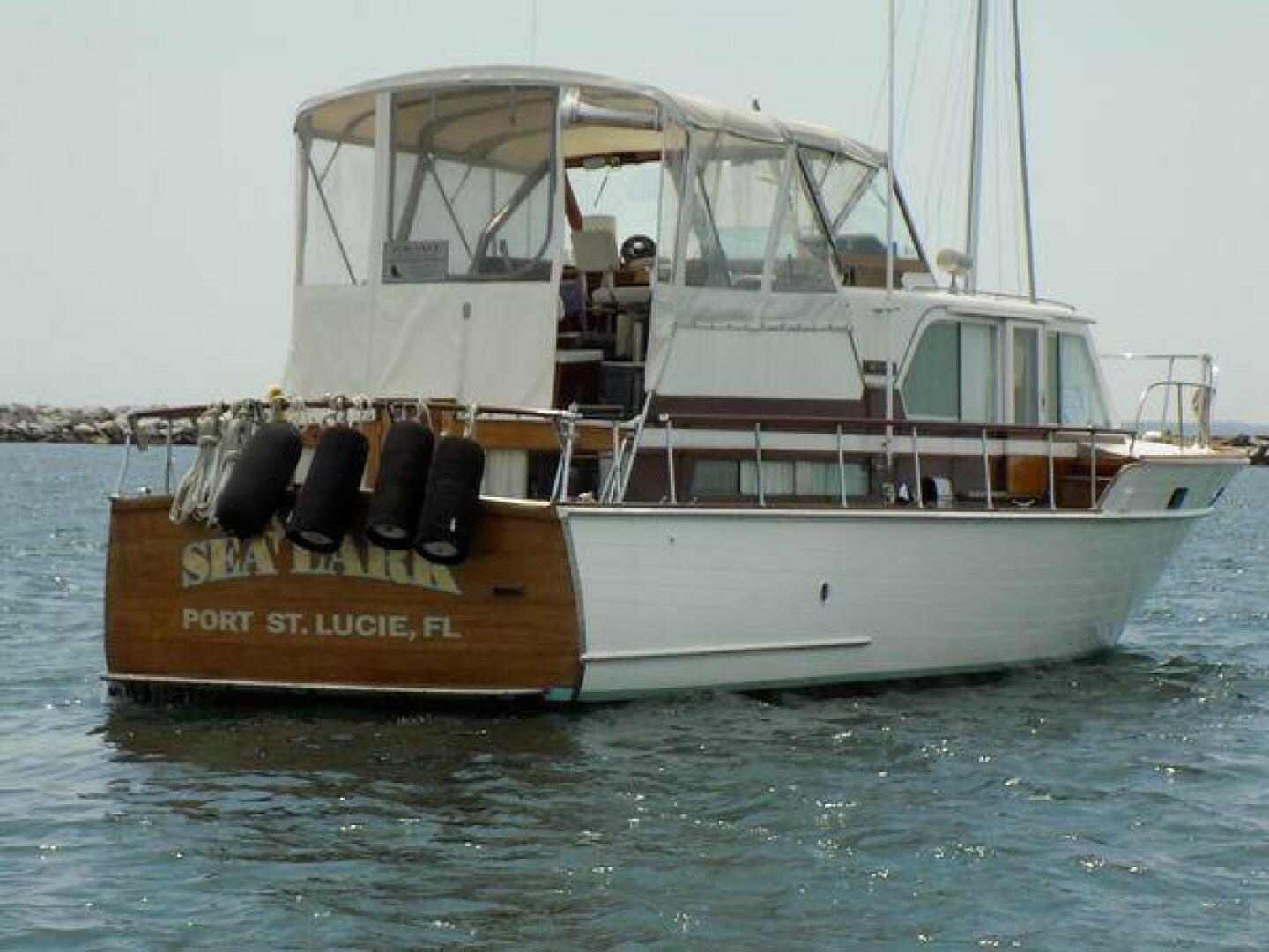 Slide: The Image of Matthews Cabin Cruisers 1960 - 4422594