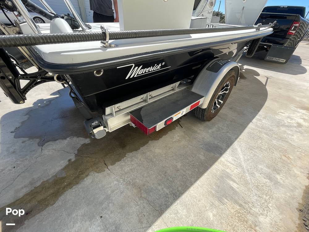 Slide: The Image of Maverick 17 HPX-V 2023 - 26