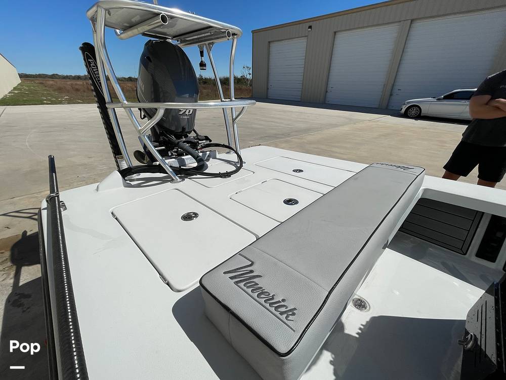 Slide: The Image of Maverick 17 HPX-V 2023 - 32