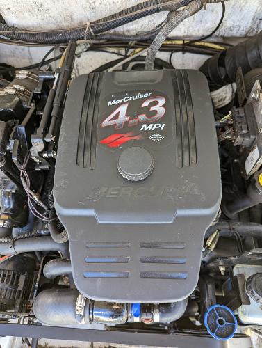 Slide: The Image of MerCruiser 4.3 MPI engine in a 2007 Maxum 1800 SR3 boat. - 12