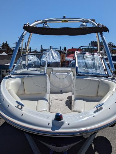 Slide: The Image of 2007 Maxum 1800 SR3 boat with open bow seating and wakeboard tower. - 5
