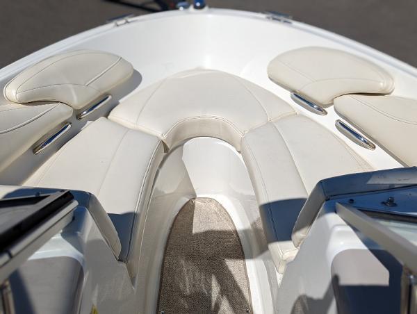 Slide: The Image of Interior view of 2007 Maxum 1800 SR3 boat with white seating. - 7