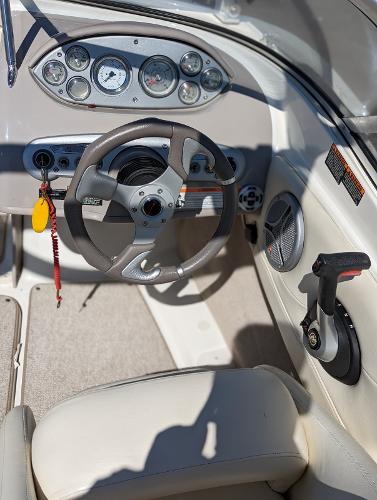 Slide: The Image of 2007 Maxum 1800 SR3 boat dashboard with steering wheel and control panel. - 9