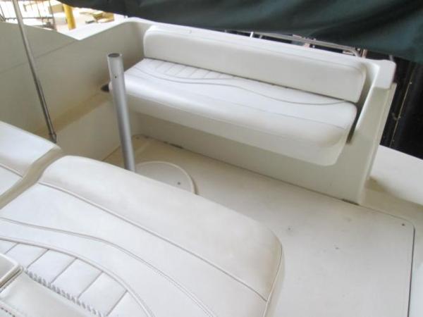 Slide: The Image of 2000 Maxum 2400 SCR boat interior seating area - 13