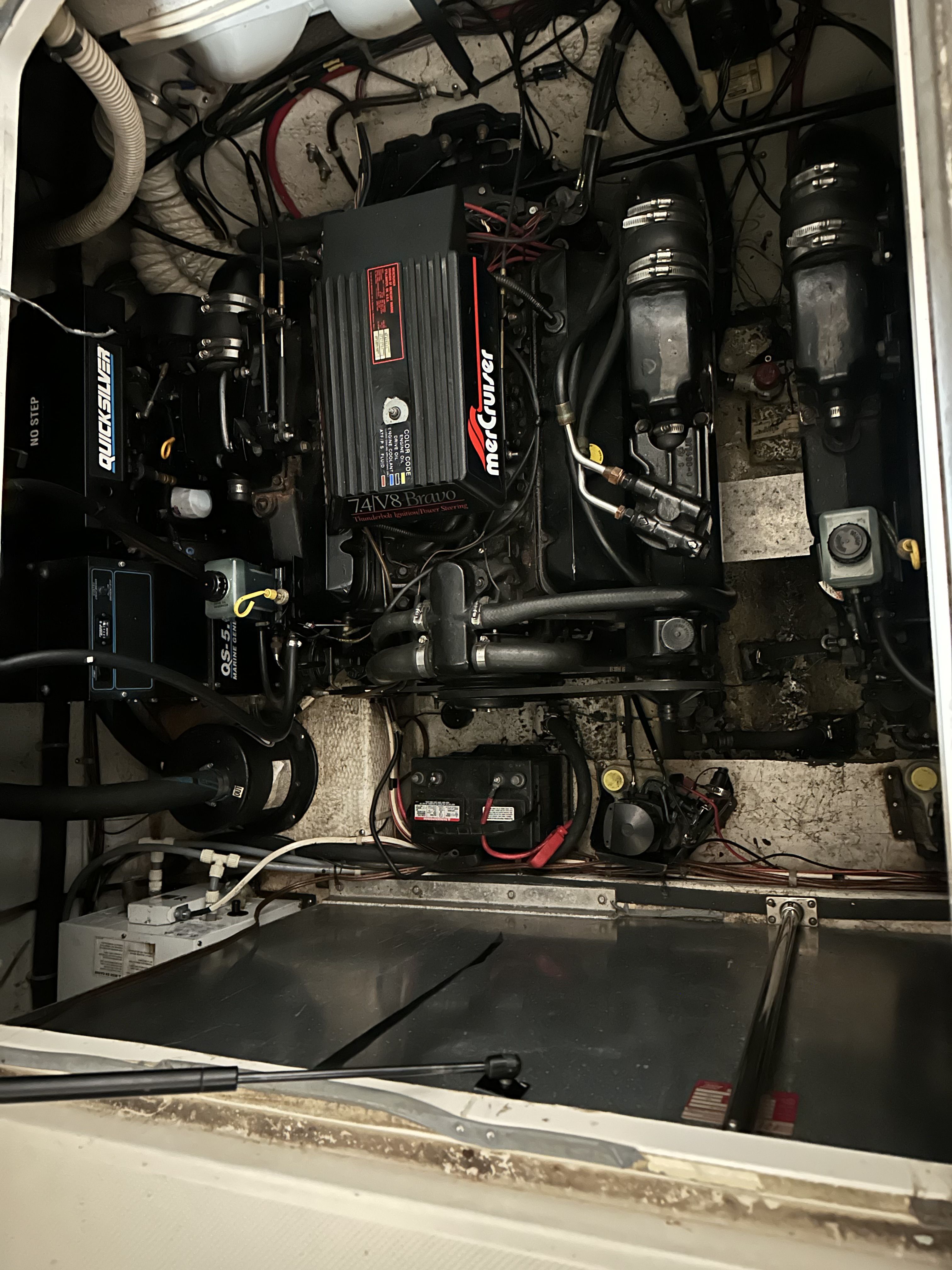 Slide: The Image of Maxum 3200 SCR 1995 - 19