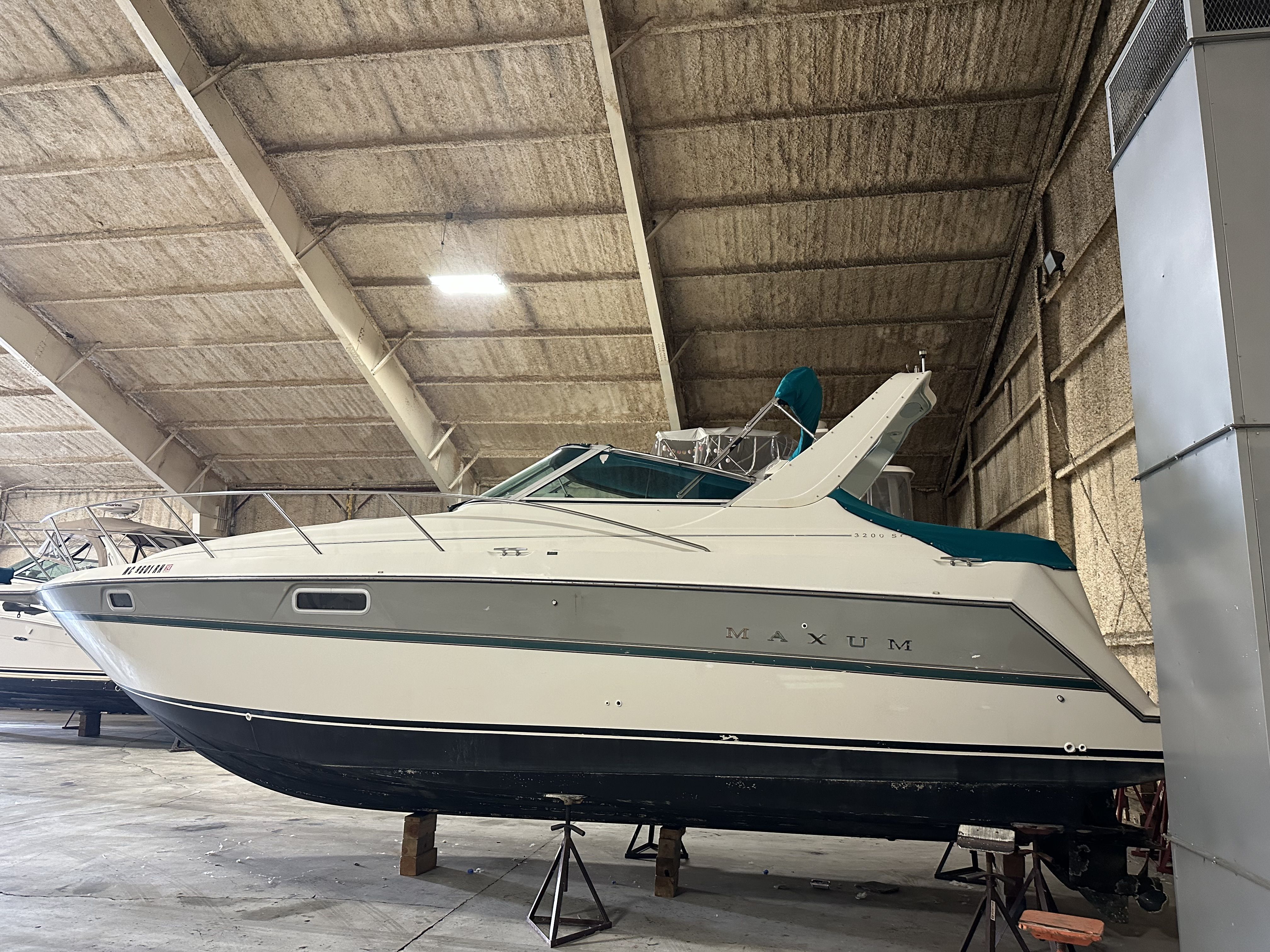 Slide: The Image of Maxum 3200 SCR 1995 - 2