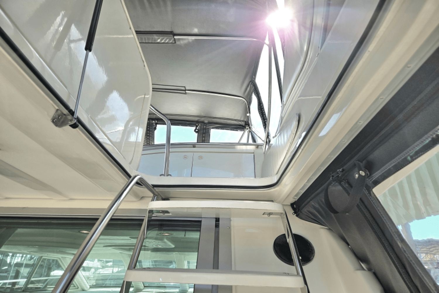 Slide: The Image of Maxum 4100 SCB 1998 - 12