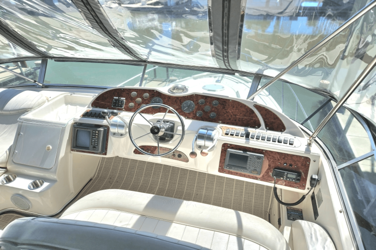 Slide: The Image of Maxum 4100 SCB 1998 - 15