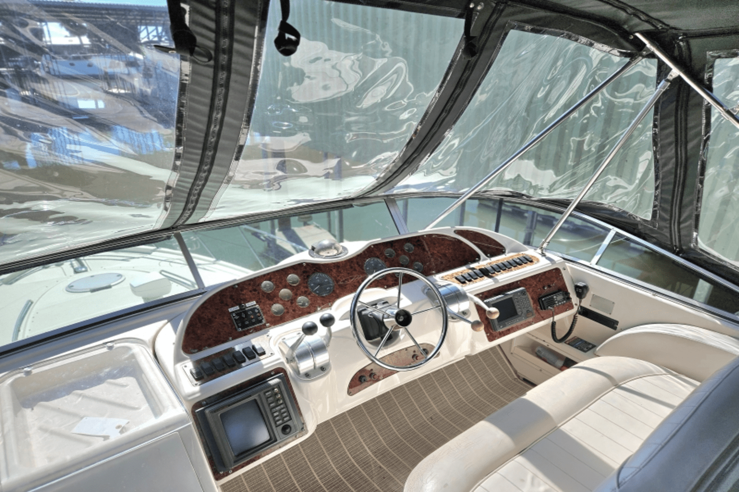 Slide: The Image of Maxum 4100 SCB 1998 - 16