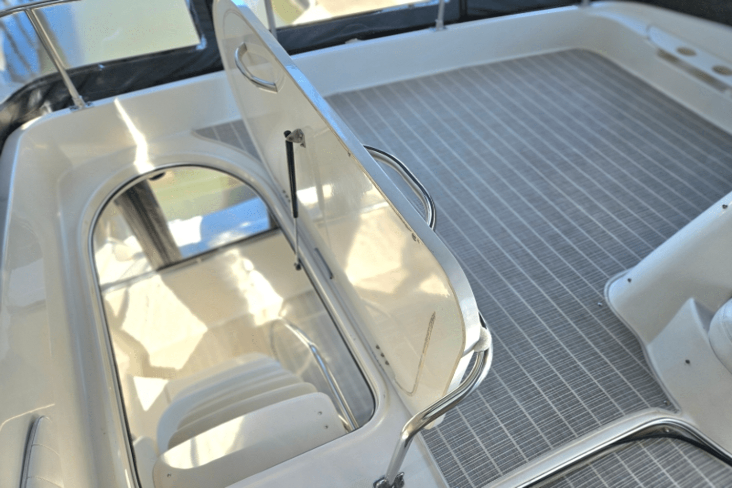 Slide: The Image of Maxum 4100 SCB 1998 - 20