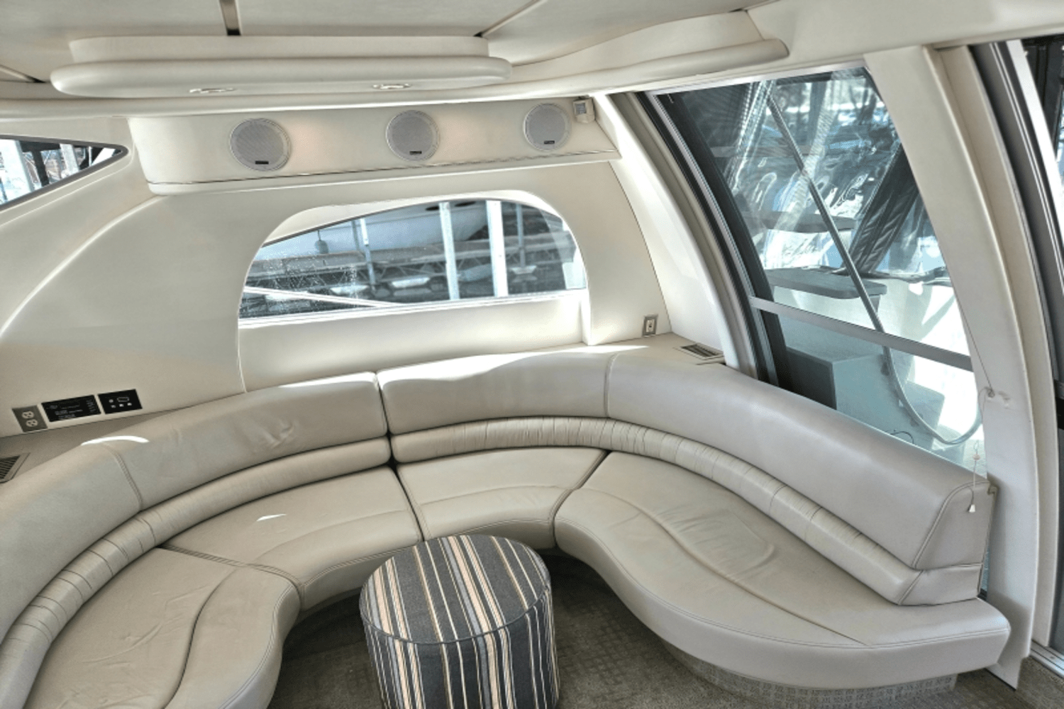 Slide: The Image of Maxum 4100 SCB 1998 - 25